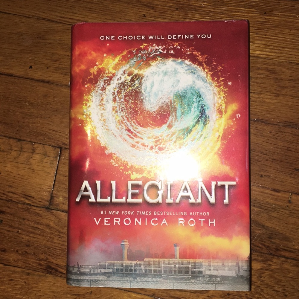 Allegiant Divergent series book 2